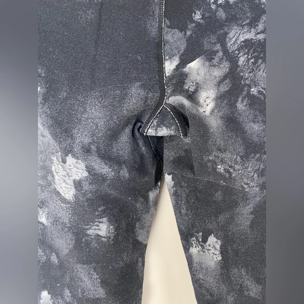 Alo Black and White Marble Tie Dyed Leggings Size Small‎